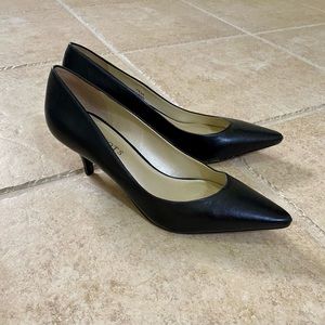 Talbots kitten heel leather pumps. Black color. Size-7 1/2AA( Narrow width)